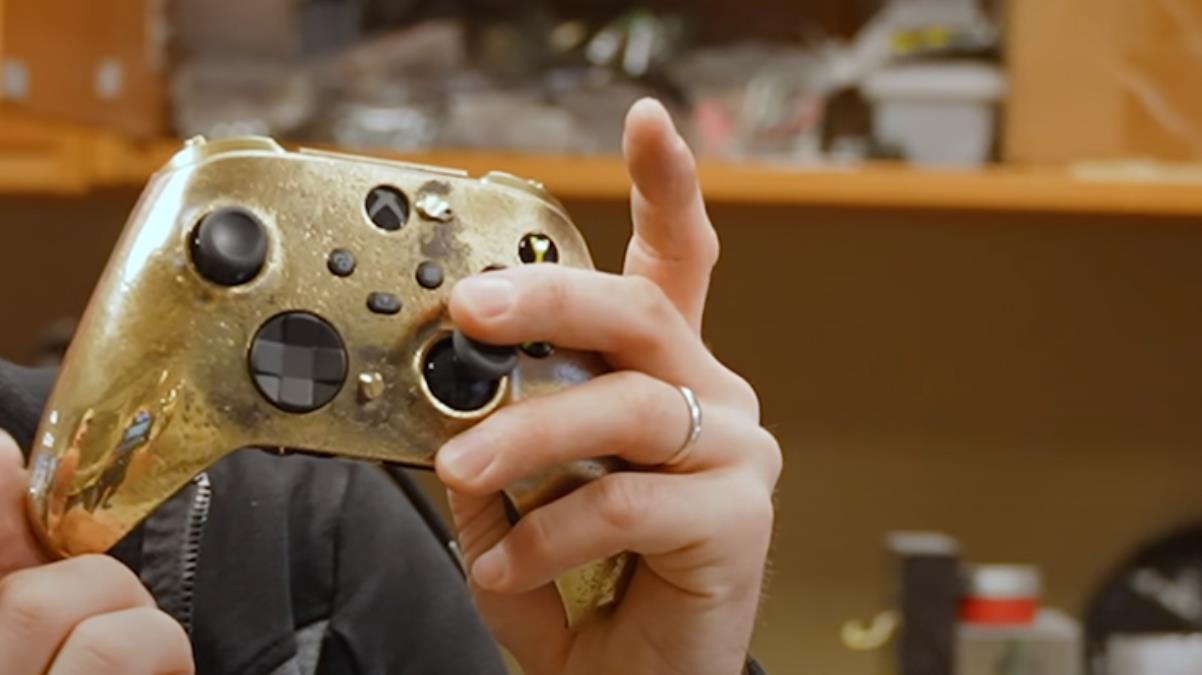 2 buçuk kilogram altın ile Xbox kontrolcüsü üretildi! Kontrolcünün fiyatı 650 bin TL değerinde