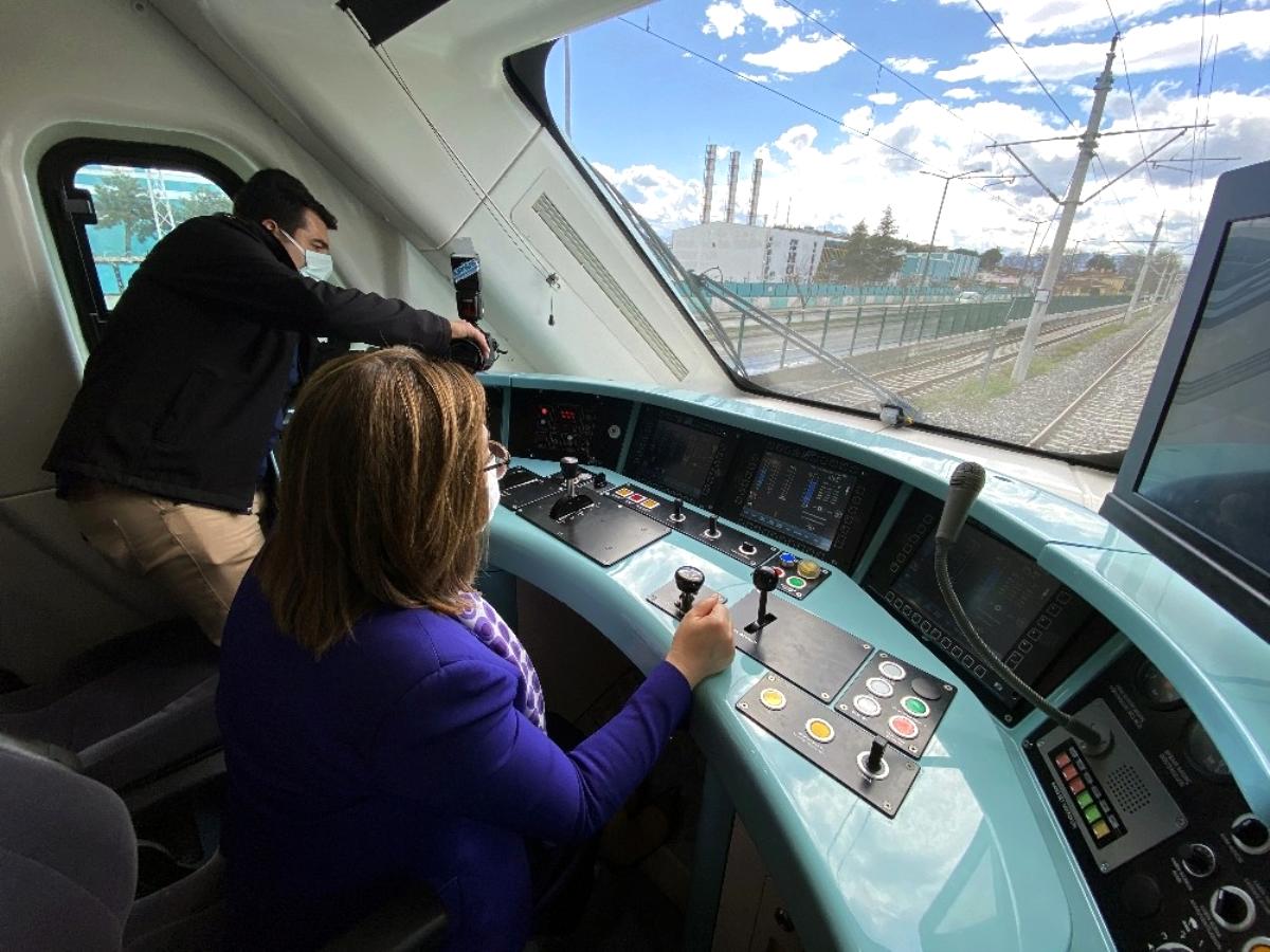 Başkan Şahin, makinist koltuğuna oturarak Milli Elektrikli Tren'i test etti