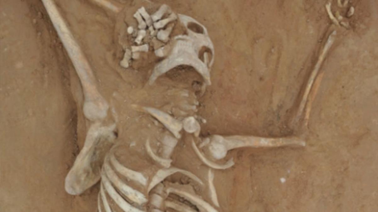 Öldürüp mezarlığa gömmüşler! Bilim insanları 1300 yıllık cinayeti aydınlattı