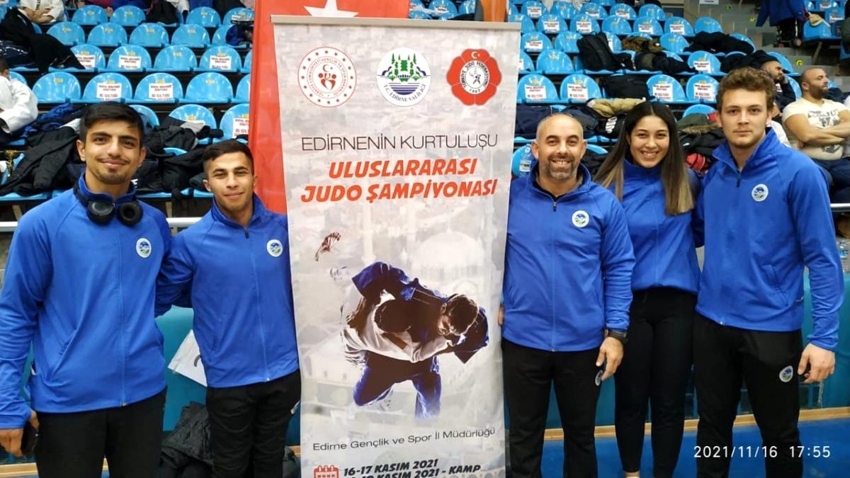 Sakarya Büyükşehir judocuları Edirne'de kürsüye çıktı