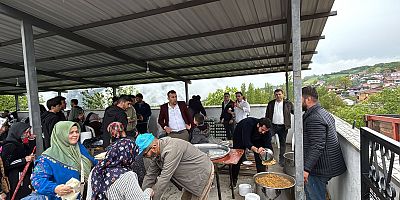 Taraklı İçdedeler Mahallesi’nde Geleneksel Hayır Pilavı Düzenlendi